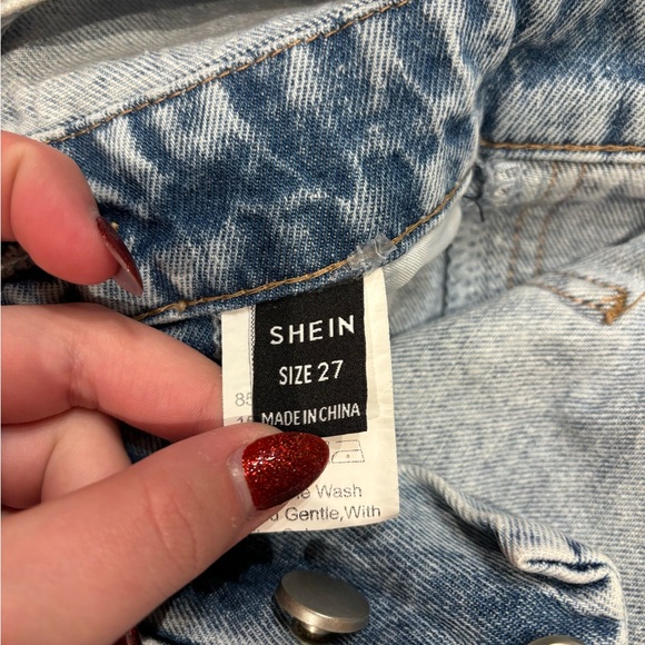 Light Wash Denim Jean Short Overalls. Size 27. - Picture 3 of 3